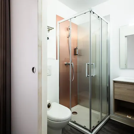 Pb - Gare אכסניה